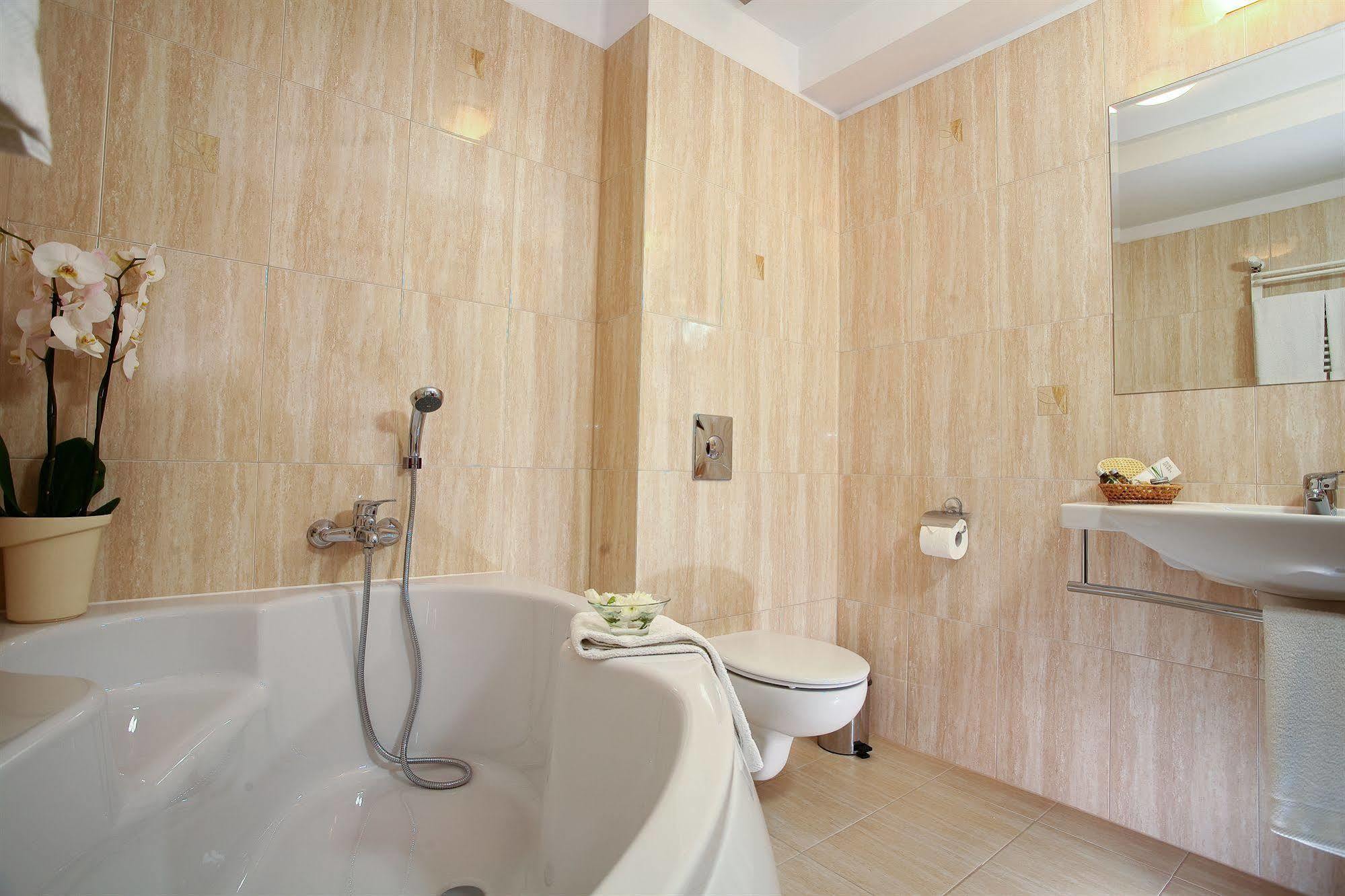 Tulip Hotels - Wroclaw Centre ภายนอก รูปภาพ